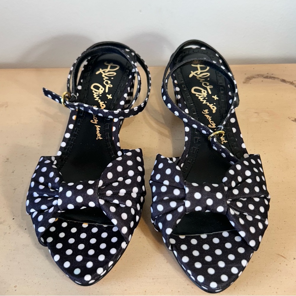 Alice + Olivia Black and White Polka Dot Front Bow Wedge Shoes Sandals 8 NEW NWT